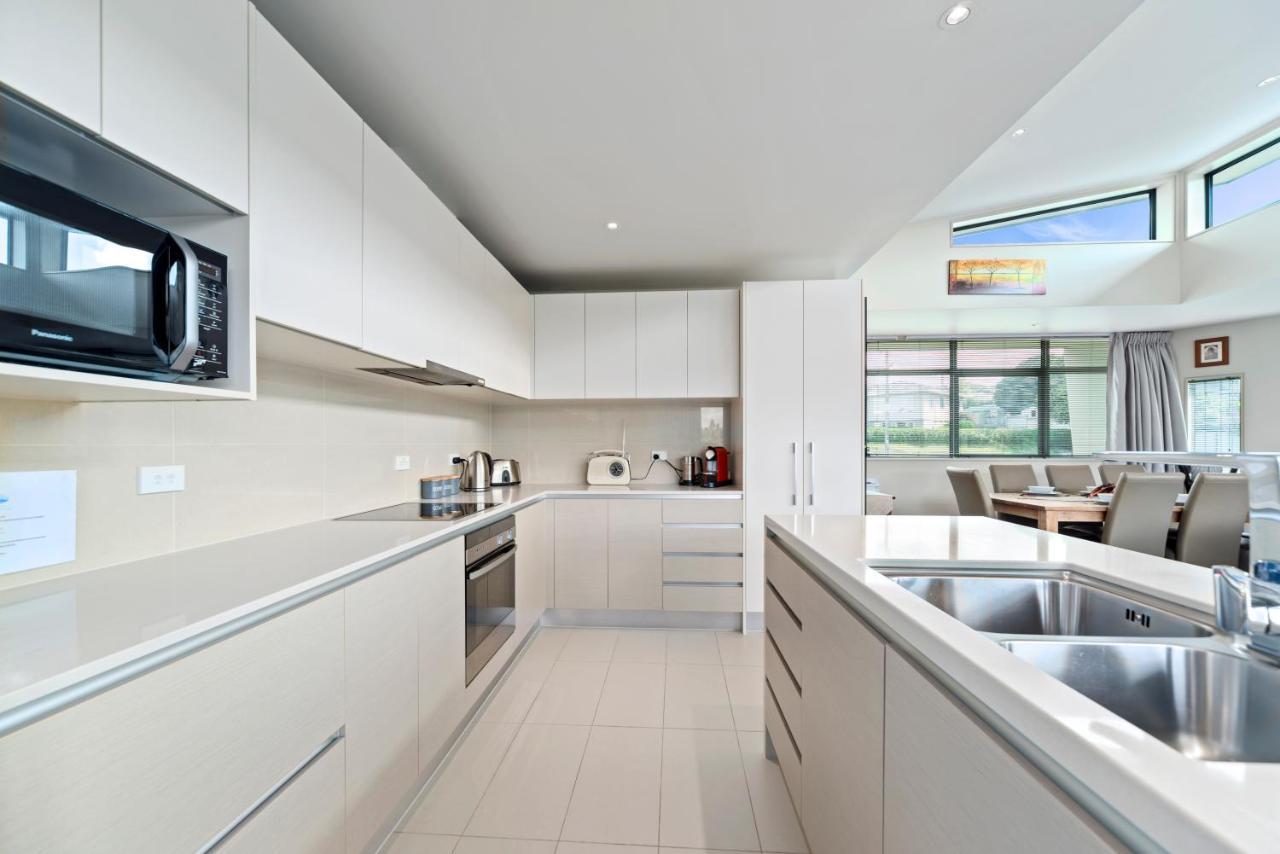 Two Views Taupo Apartment Bagian luar foto